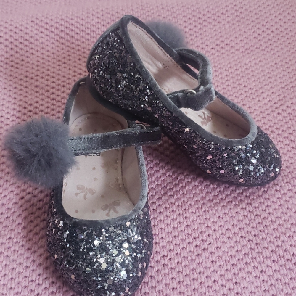 Shoes - Picture 2 of 5